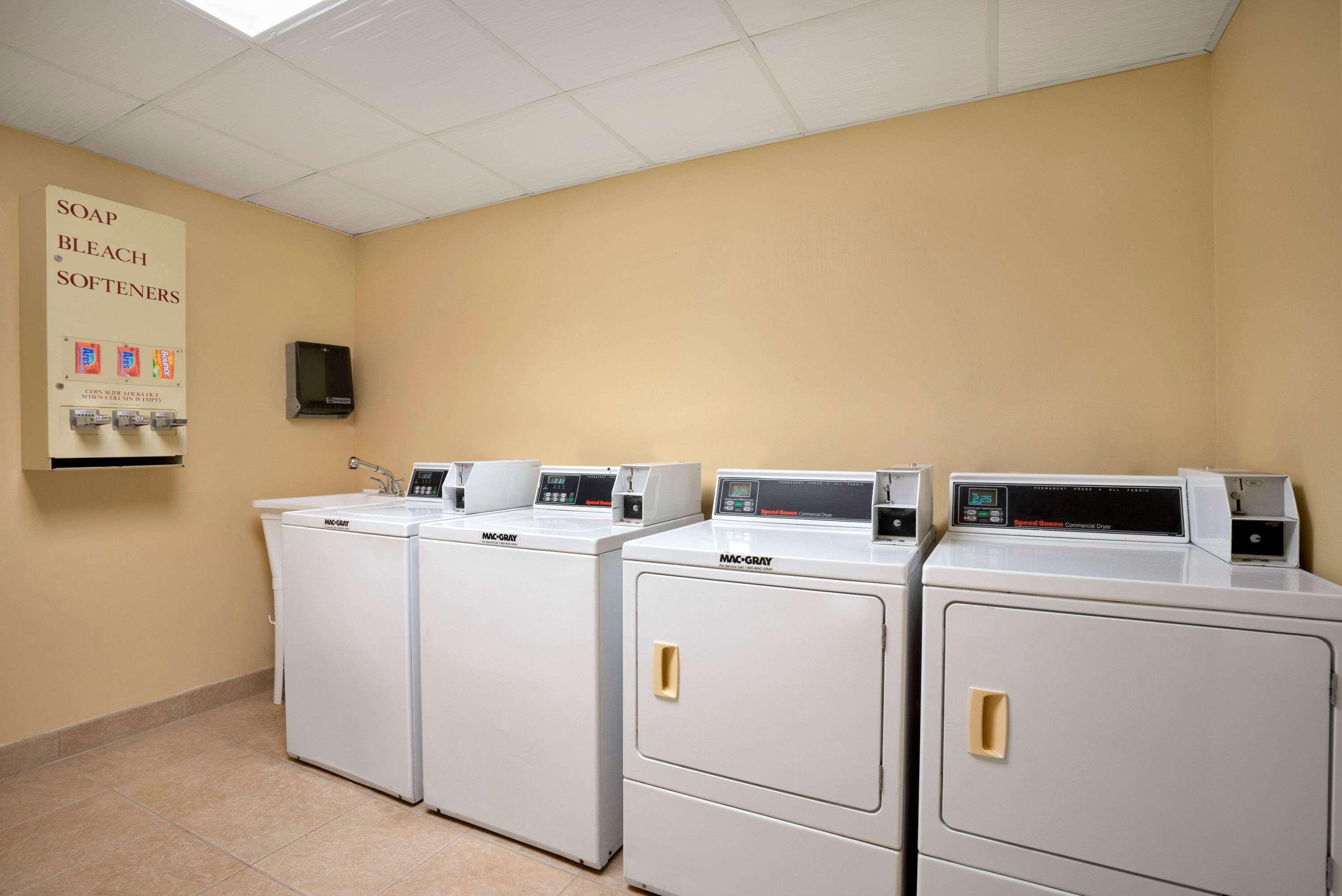 Days Inn By Wyndham Jacksonville Airport Εξωτερικό φωτογραφία
